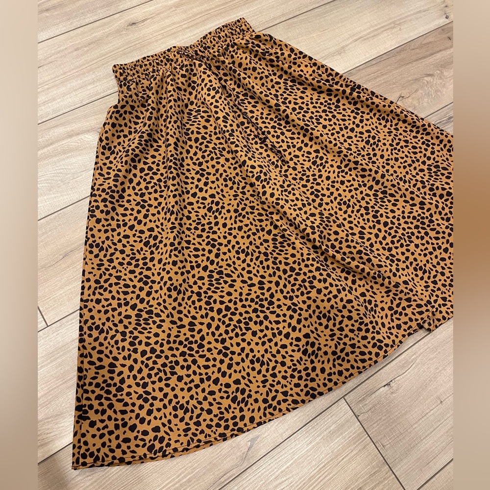 BLUETIME Chic Leopard Print A-Line Flowy Skirt - Size Small
